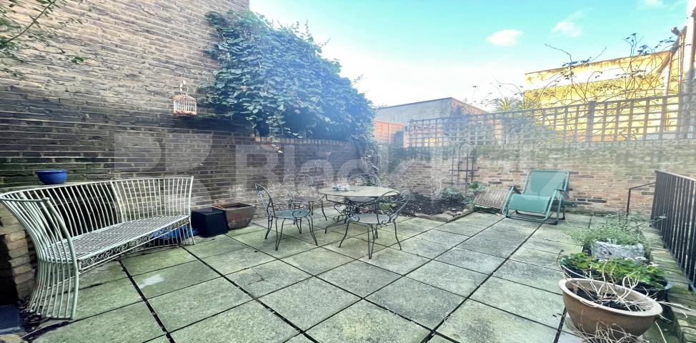 			LET , 3 Bedroom, 1 bath, 1 reception Apartment			 Rattray Road, Brixton